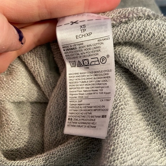 Gap women’s grey short-sleeved sweatshirt hoodie in size x-small - Picture 7 of 8
